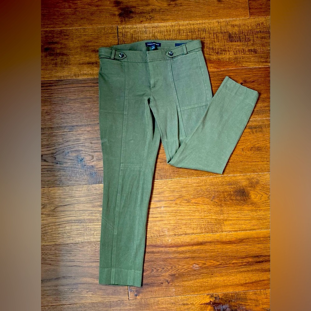 Banana Republic. Sloan Fit. Size 2P. Green.